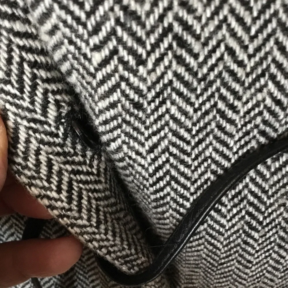 Kay Unger Black & White Herringbone Tweed Wool Blend Blazer - 8
